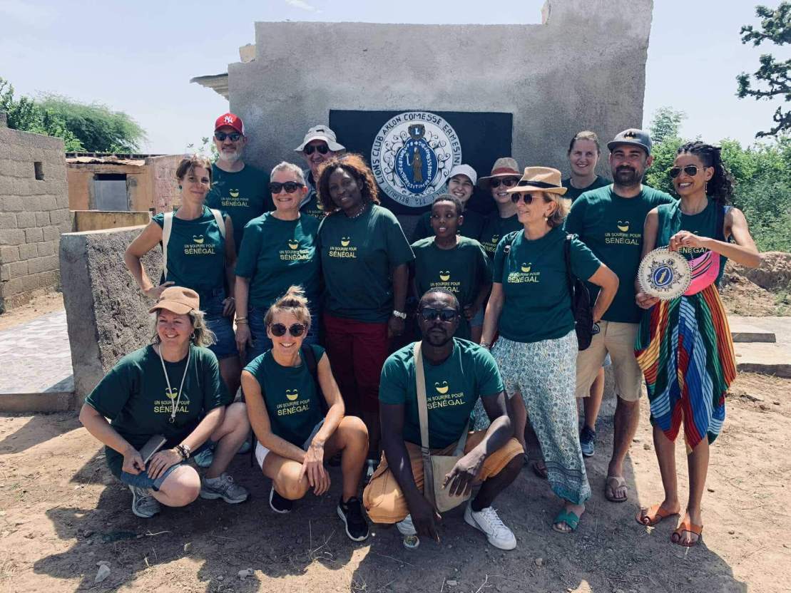 Wallu Hëllef école d'enfants Sénégalais heureux et souriants